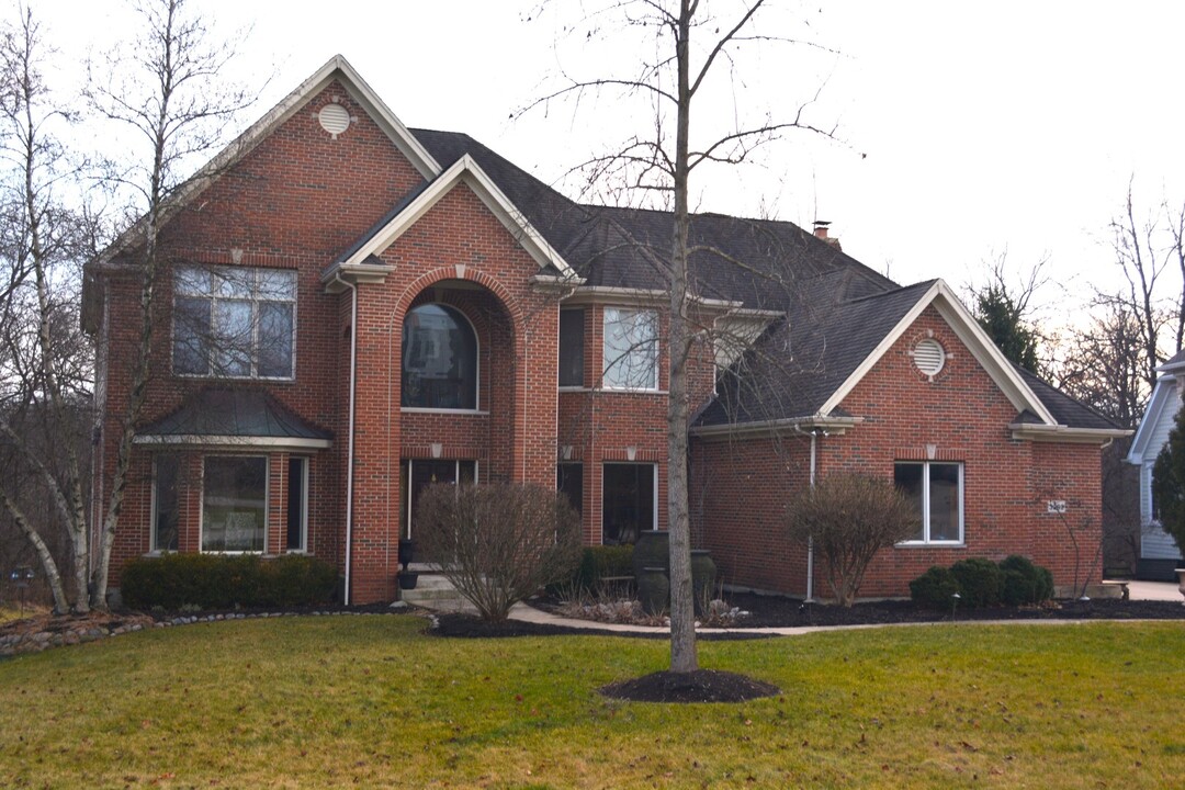 3262 Black Cherry Cir in Carpentersville, IL - Building Photo