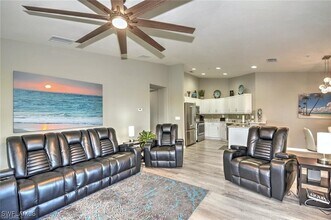 10060 Lake Cove Dr in Ft. Myers, FL - Building Photo - Building Photo