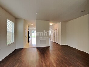 2806 Maple Brook Loop in Lutz, FL - Building Photo - Building Photo