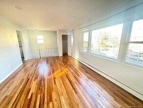 441 Atlantic Ave, Unit 2 in East Rockaway, NY - Foto de edificio - Building Photo