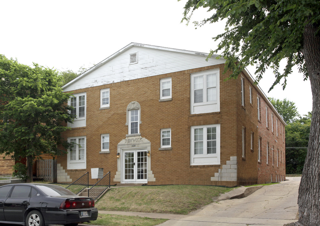 Renwick in Tulsa, OK - Building Photo