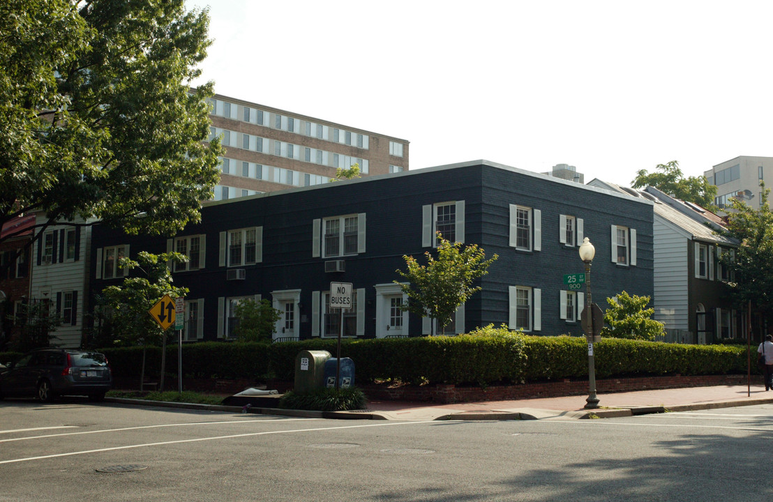 903-907 25th St NW in Washington, DC - Building Photo