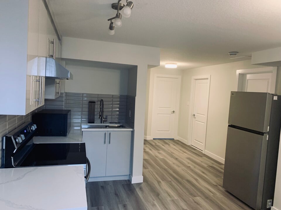 32 Redstone Av NE in Calgary, AB - Building Photo