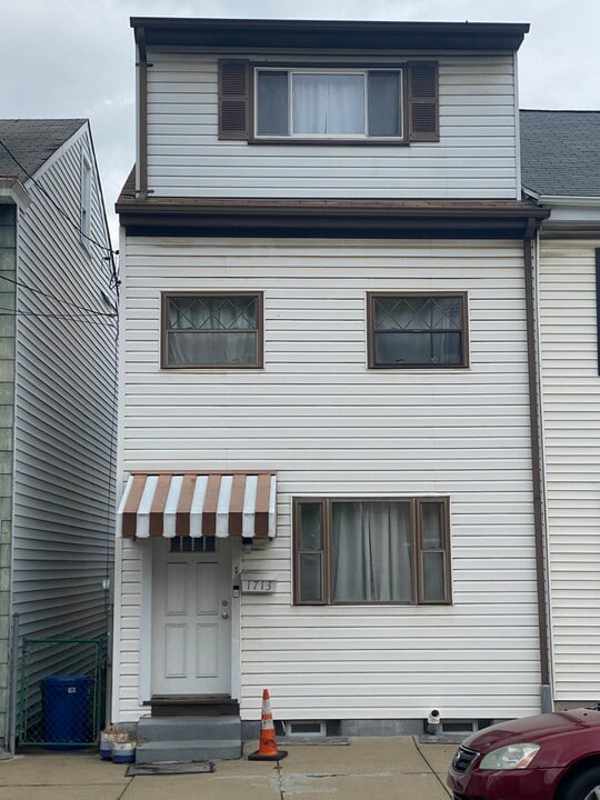 1713 Mary St in Pittsburgh, PA - Foto de edificio