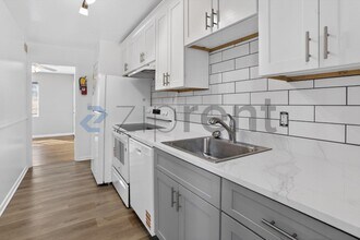 463 Medlock Rd in Decatur, GA - Building Photo - Building Photo