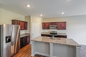 3775 Place Dr in Loganville, GA - Building Photo - Building Photo