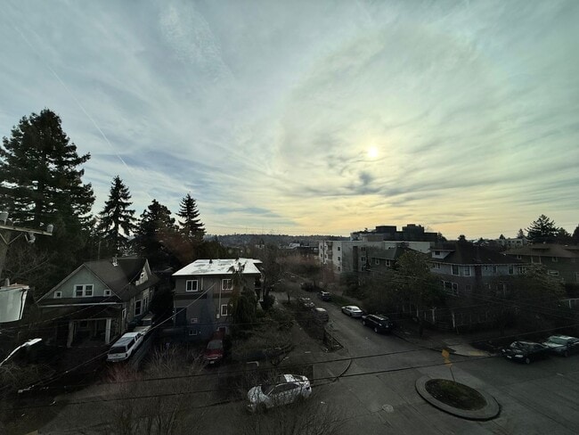 property at 800 N Allen Pl