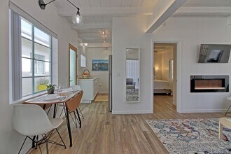 1078 S Seaward Ave in Ventura, CA - Building Photo - Building Photo