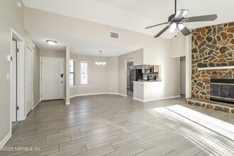 7005 Huntington Woods Cir E in Jacksonville, FL - Building Photo - Building Photo