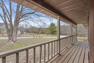 1552 W Oak Ridge Ct in Nixa, MO - Building Photo - Building Photo