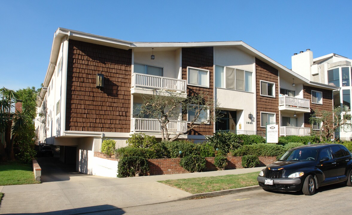 1933 Manning Ave in Los Angeles, CA - Building Photo