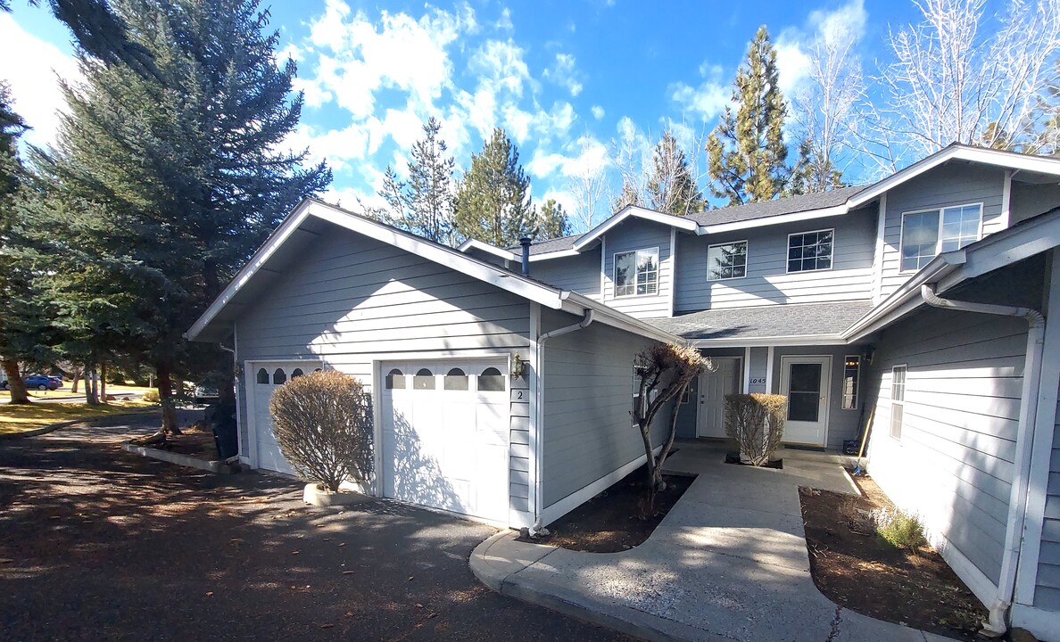 1045 NE Savannah Dr in Bend, OR - Building Photo