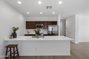 2842 E Tracy Ln in Phoenix, AZ - Building Photo