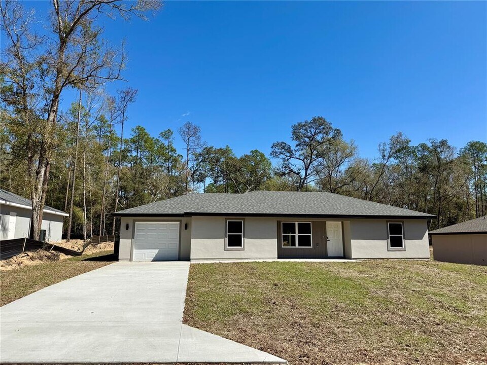 8613 N Stern Dr in Citrus Springs, FL - Building Photo