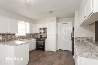 2505 Texas Ave in Dickinson, TX - Foto de edificio - Building Photo