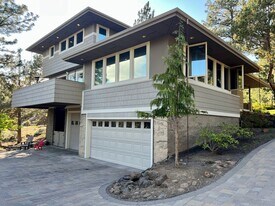 1162 NW Hillside Park Dr in Bend, OR - Building Photo