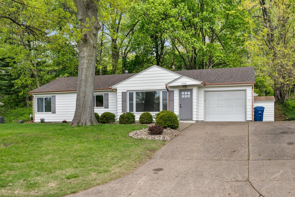 934 Mississippi Blvd in Bettendorf, IA - Building Photo