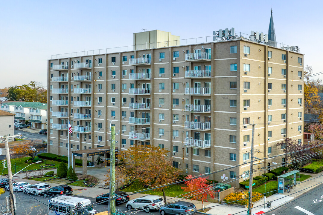 Bay Plaza Gardens in Staten Island, NY - Building Photo