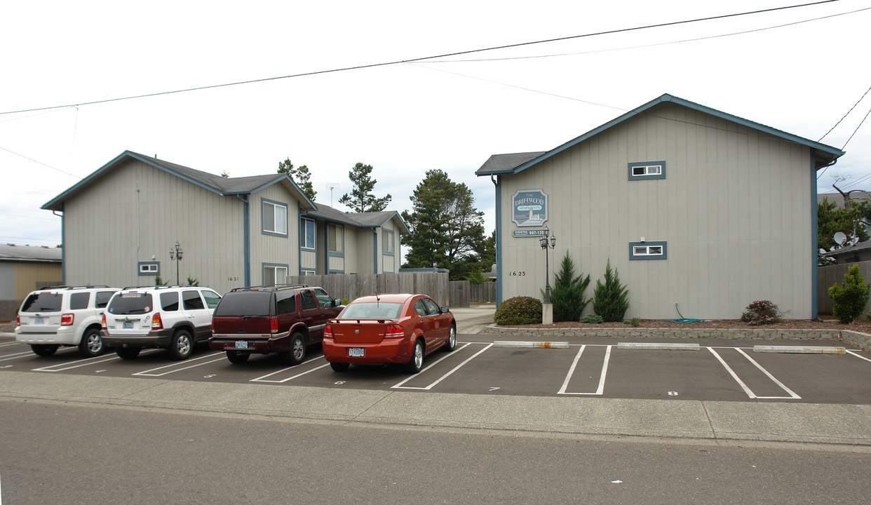 The Driftwood Apartments in Florence, OR - Building Photo