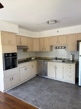 9118 W Grantosa Dr, Unit 5 in Milwaukee, WI - Building Photo - Building Photo