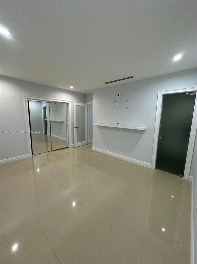 1430 NW 183rd St in Miami, FL - Building Photo - Building Photo