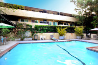 Montrose Villa Apartments in La Crescenta, CA - Foto de edificio - Building Photo