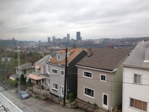 18 Holt St in Pittsburgh, PA - Foto de edificio - Building Photo