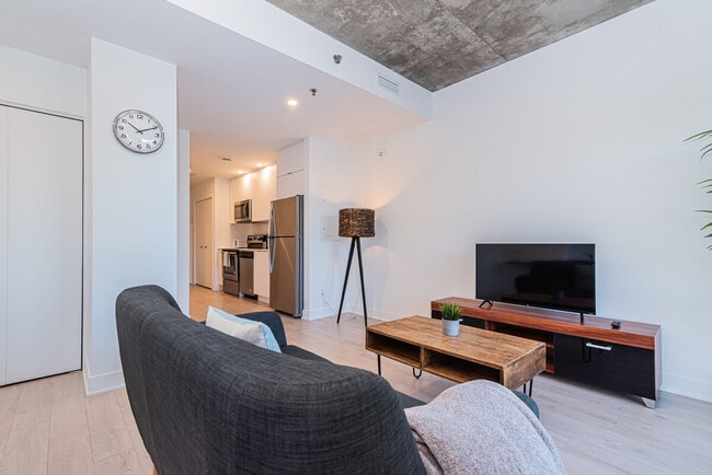 100 Boul. de Maisonneuve E, Unit SI ID1261808P in Montréal, QC - Building Photo - Building Photo