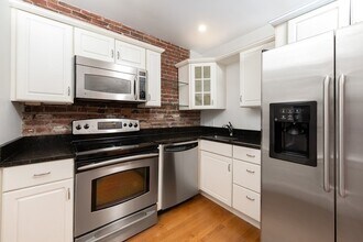 80 Revere St, Unit 6 in Boston, MA - Building Photo - Building Photo