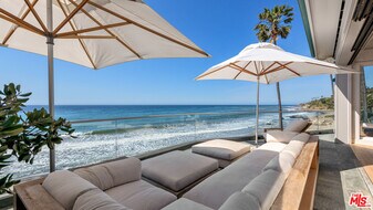 33340 Pacific Coast Hwy in Malibu, CA - Building Photo