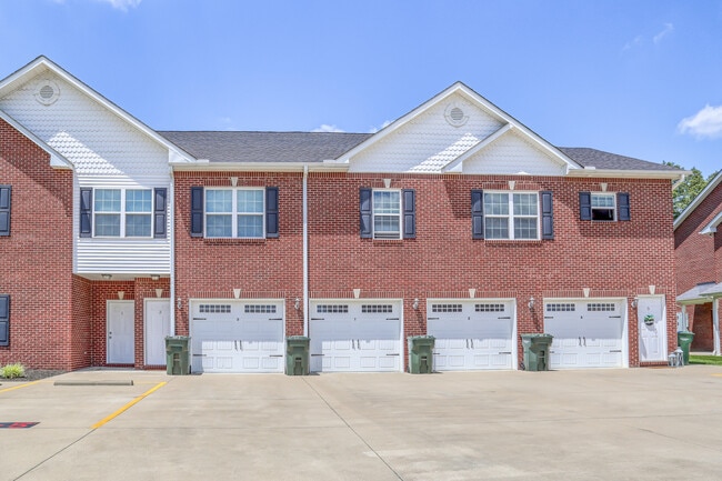Vineland Carriage Homes Apartments in Vine Grove, KY - Foto de edificio - Building Photo