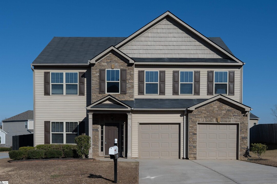 101 Calavera Dr in Simpsonville, SC - Building Photo