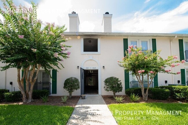 property at 13715 Richmond Park Dr N