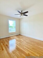 35 Brookline St, Unit 17 in Cambridge, MA - Foto de edificio - Building Photo