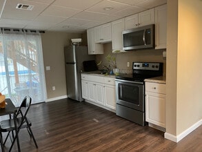 16 Ferncliff Ave in North Providence, RI - Foto de edificio - Building Photo