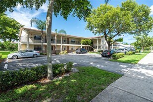 8705 NW 38th Dr in Coral Springs, FL - Building Photo