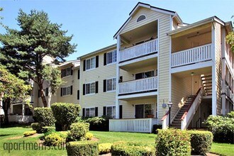 North Country Manor Apartments in Bothell, WA - Building Photo - Building Photo