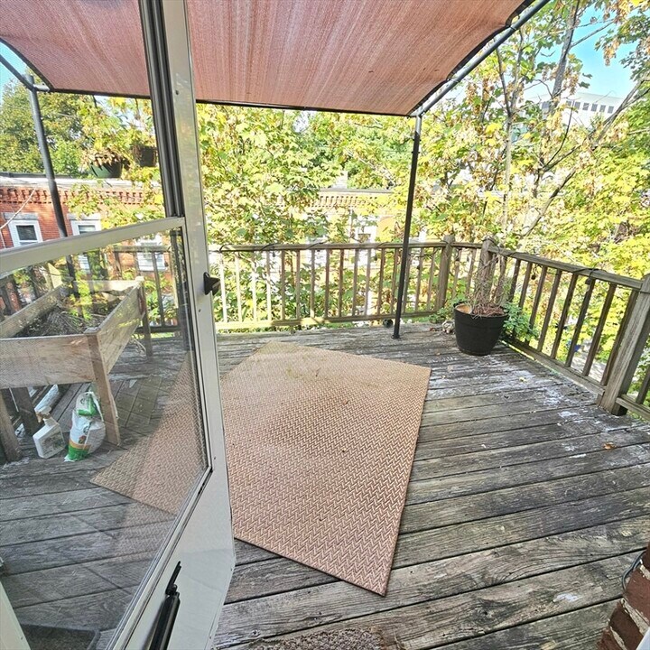 4 Mead St in Boston, MA - Building Photo