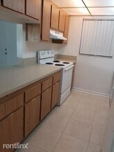 2000 N Congress Ave in West Palm Beach, FL - Foto de edificio - Building Photo