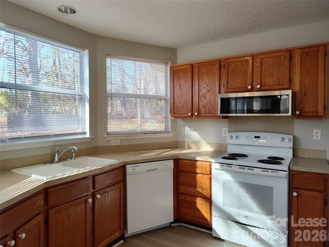 10000 Dunfries Rd in Matthews, NC - Building Photo - Building Photo