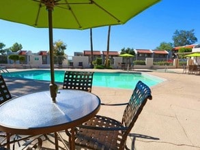 Valley View Apartments in Tucson, AZ - Foto de edificio - Building Photo