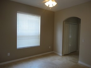 15534 Lake Bella Vista Dr in Tampa, FL - Building Photo - Building Photo