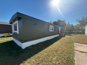 831 N Pontiac Trail in Walled Lake, MI - Building Photo - Building Photo