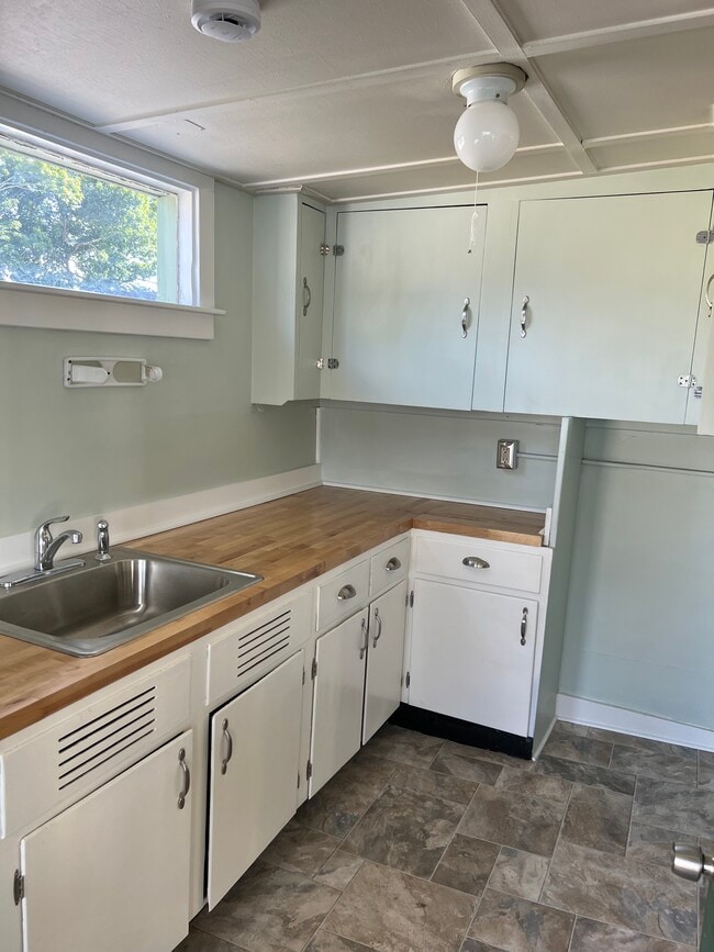 293 Central Ave, Unit 3 in Norwich, CT - Foto de edificio - Building Photo