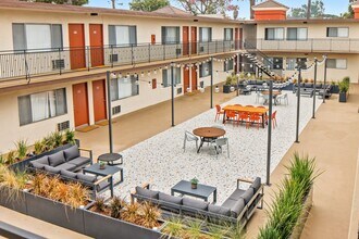 Trojan Plaza in Los Angeles, CA - Building Photo - Building Photo