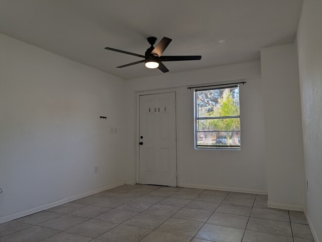 1901 E Noel St, Unit D in Tampa, FL - Foto de edificio - Building Photo