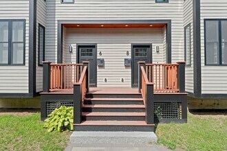 8 Burton Ave in Boston, MA - Foto de edificio - Building Photo