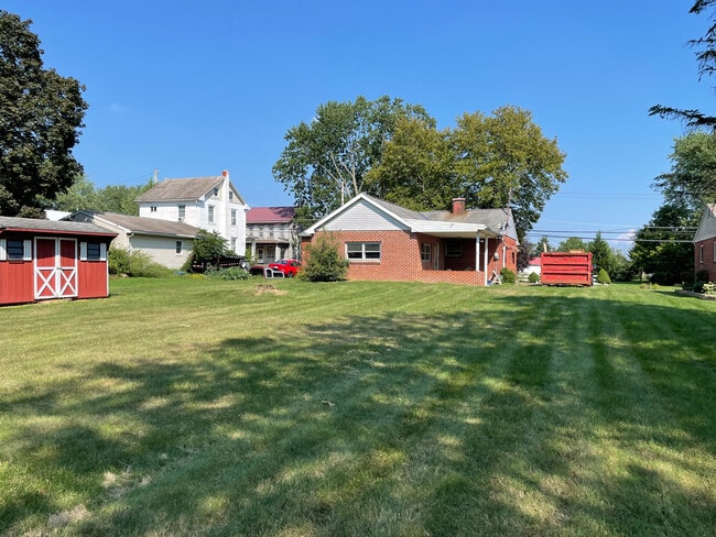 4900 Kutztown Rd, Unit 1 in Temple, PA - Foto de edificio - Building Photo