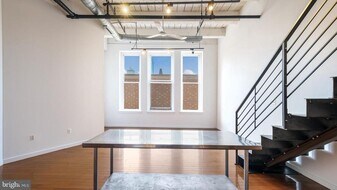 1027 Arch St in Philadelphia, PA - Building Photo