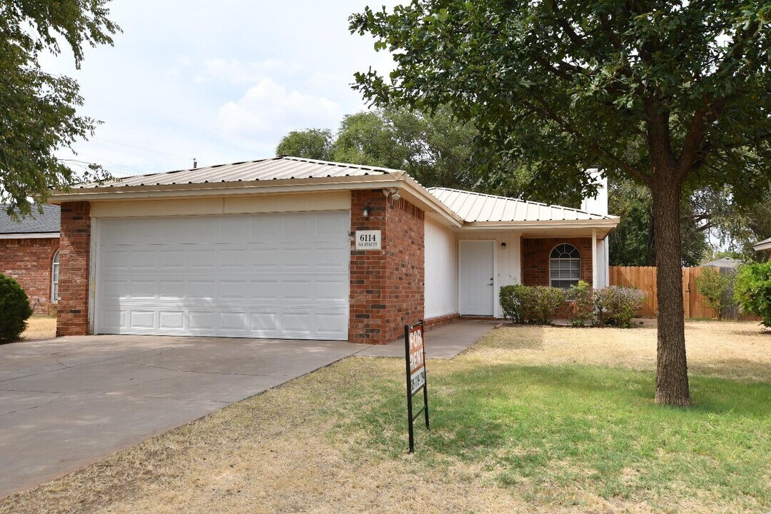 6114 6th St in Lubbock, TX - Building Photo